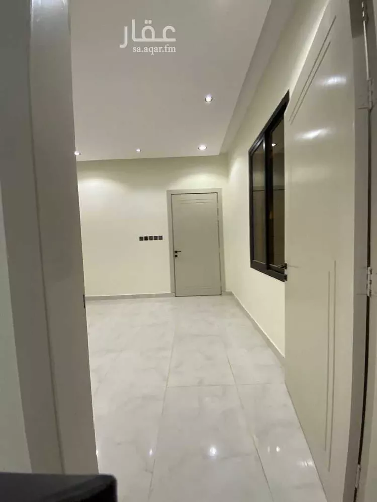 فيلا للبيع في شارع أحمد بن محمد البغدادي, حي عكاظ, مدينة الرياض, منطقة الرياض صورة 2
