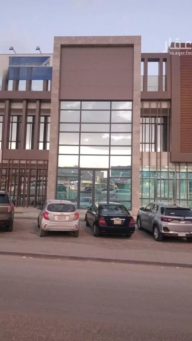 عمارة للإيجار في شارع ابي بكر الصديق الفرعي, حي الوادي, مدينة الرياض, منطقة الرياض 1 صورة