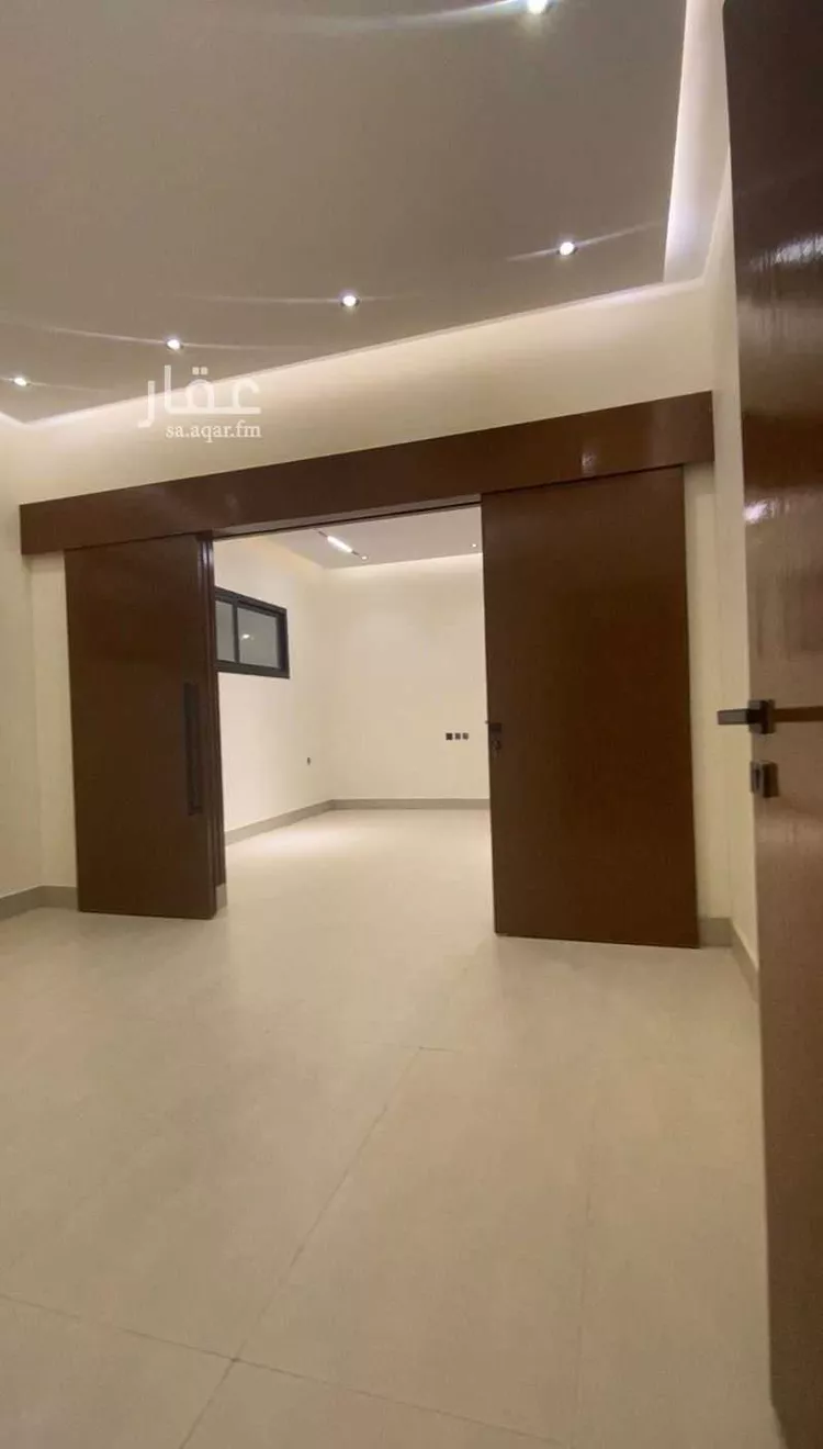 فيلا للبيع في شارع أحمد بن محمد البغدادي, حي عكاظ, مدينة الرياض, منطقة الرياض صورة 3