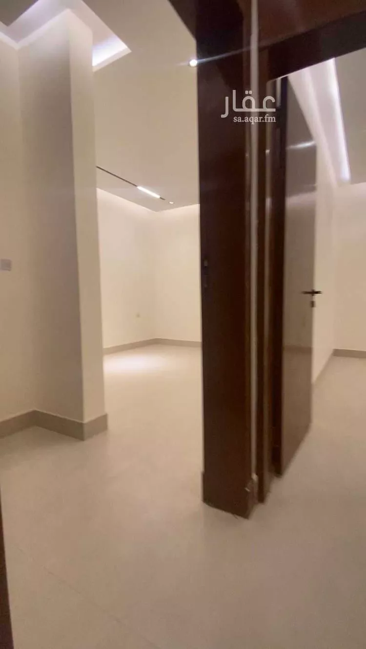 فيلا للبيع في شارع أحمد بن محمد البغدادي, حي عكاظ, مدينة الرياض, منطقة الرياض صورة 2
