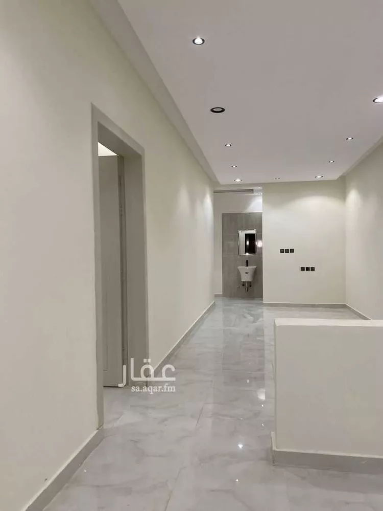 فيلا للبيع في شارع أحمد بن محمد البغدادي, حي عكاظ, مدينة الرياض, منطقة الرياض صورة 5