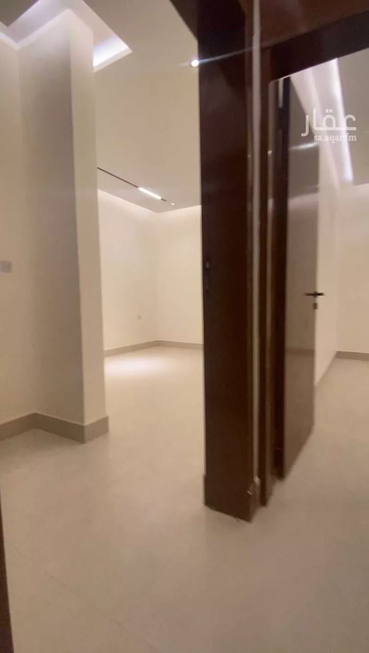 فيلا للبيع في شارع أحمد بن محمد البغدادي, حي عكاظ, مدينة الرياض, منطقة الرياض صورة 4