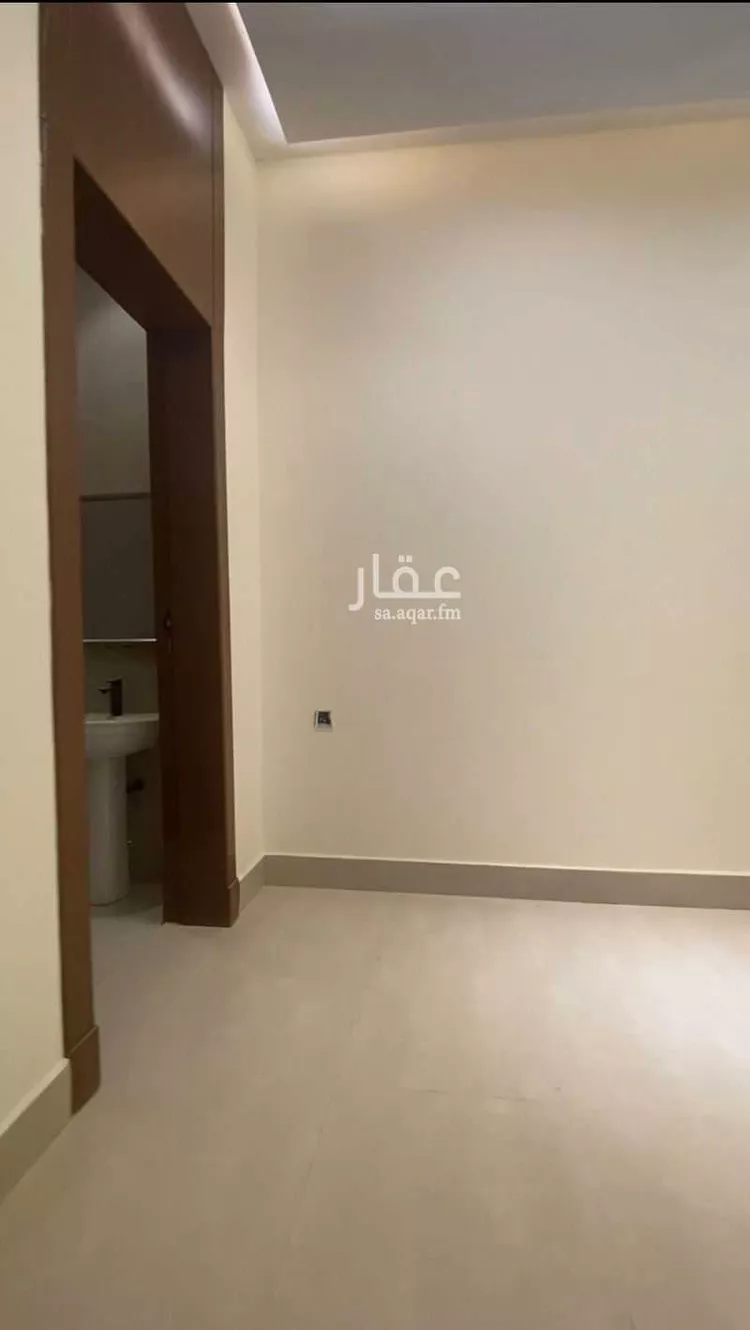 فيلا للبيع في شارع أحمد بن محمد البغدادي, حي عكاظ, مدينة الرياض, منطقة الرياض صورة 3