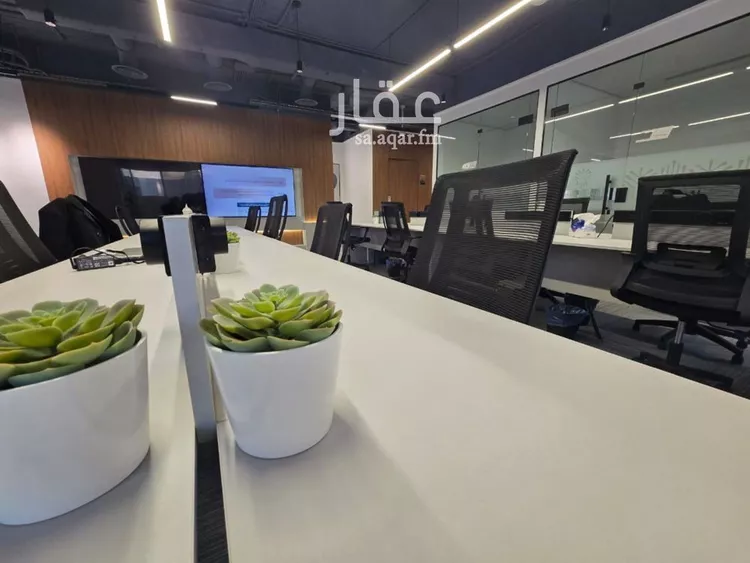 مكتب تجاري للإيجار في شارع سعود بن عبدالعزيز بن محمد الفرعي, حي التعاون, مدينة الرياض, منطقة الرياض صورة 2