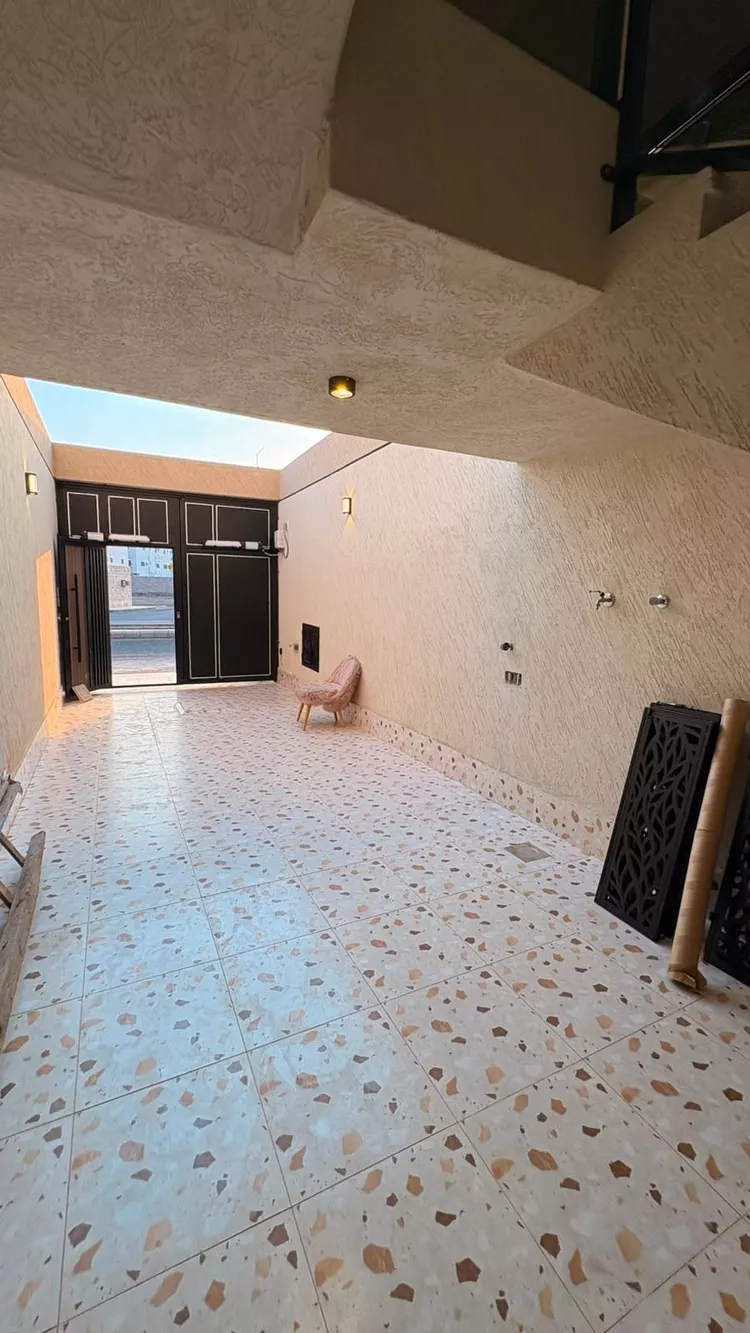 فيلا للبيع في شارع ادهم بن طريف السدوسي, حي الدفاع, مدينة المدينة المنورة, منطقة المدينة المنورة 4