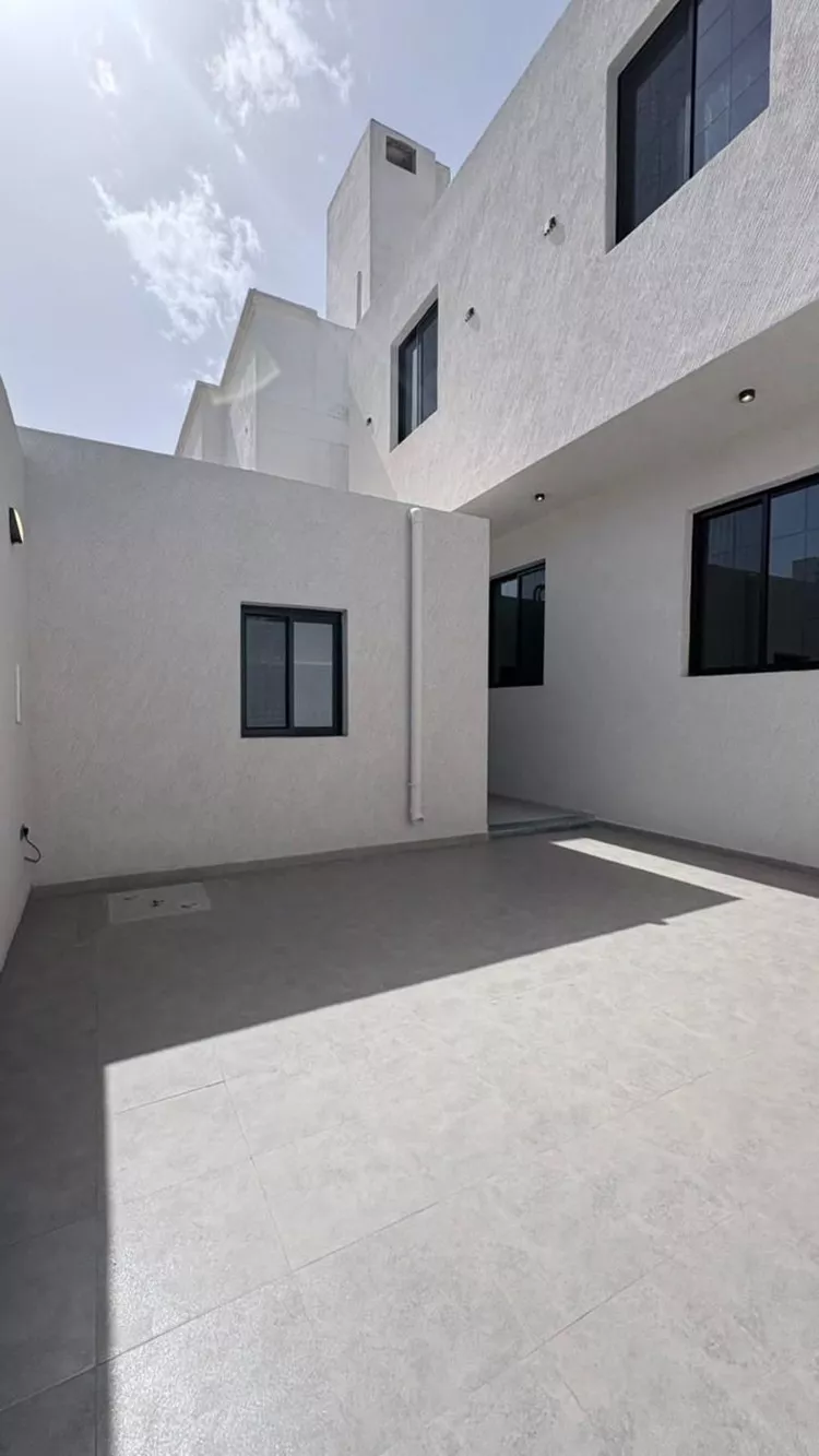 Floor for Sale in Medina Al Jassah