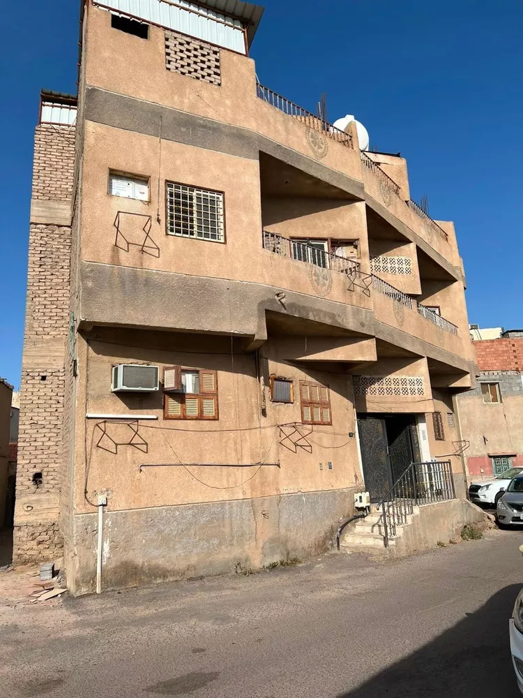 عمارة للبيع في شارع عبدالكريم بن هوازن, حي القبلتين, مدينة المدينة المنورة, منطقة المدينة المنورة