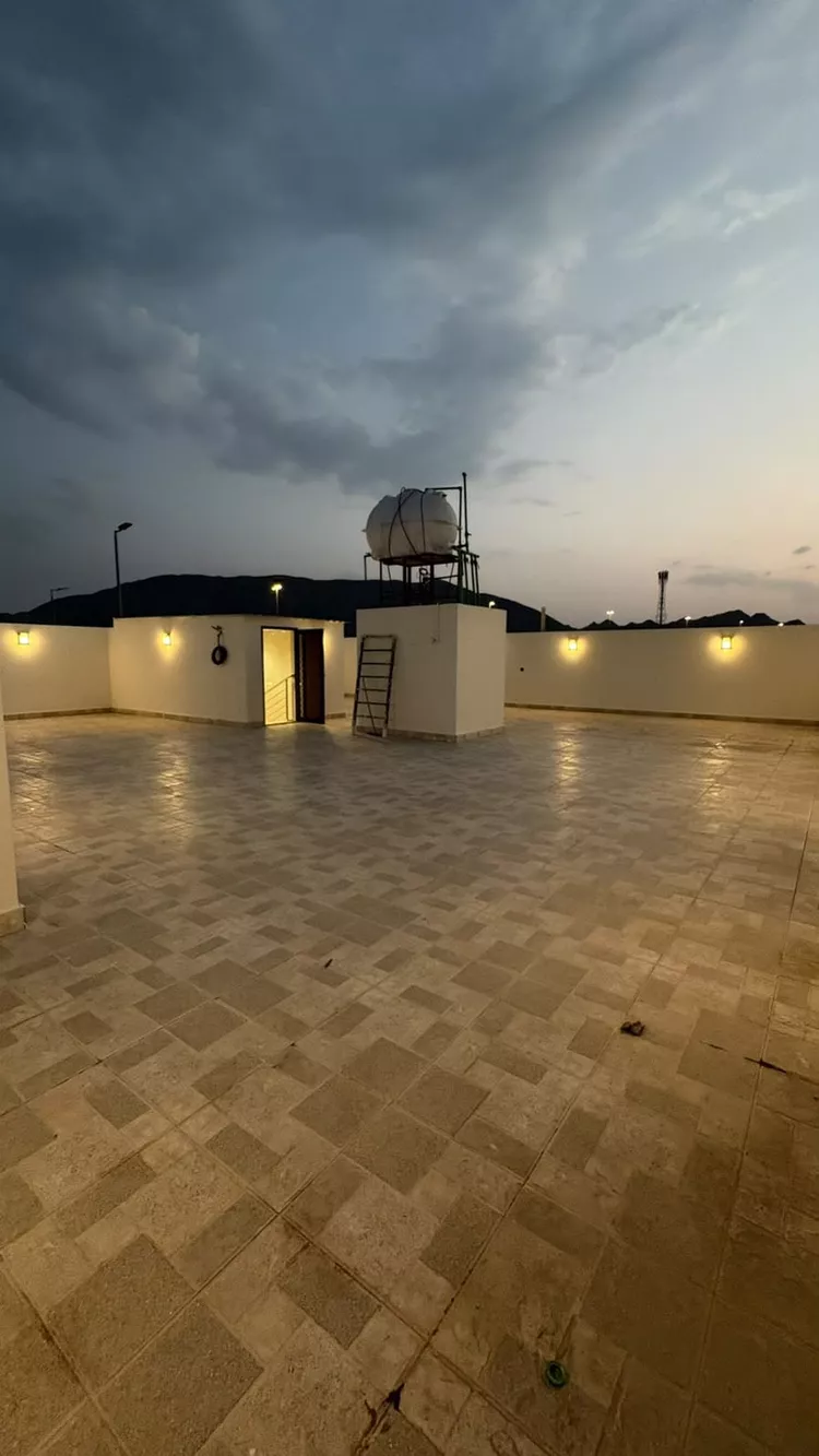 عمارة للبيع في شارع محمد بن علي الخياط, حي الصناعية, مدينة المدينة المنورة, منطقة المدينة المنورة