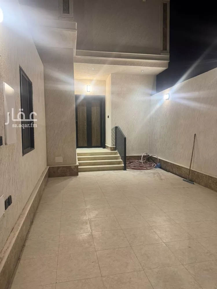 دور للبيع في شارع الحسين بن ذكوان العوذي, حي نبلاء, مدينة المدينة المنورة, منطقة المدينة المنورة