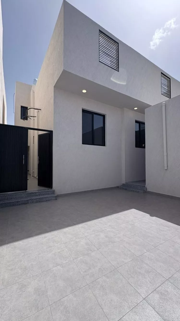 Floor for Sale in Medina Al Jassah