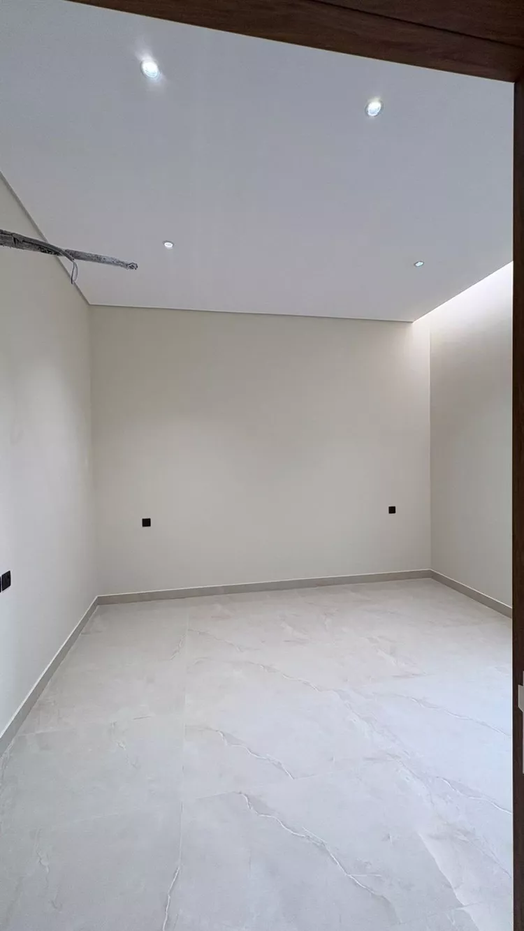 Floor for Sale in Medina An Naqs 8