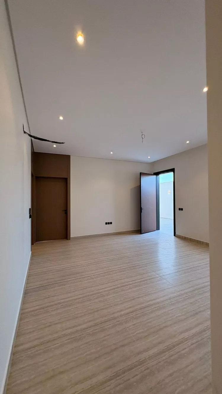 Floor for Sale in Medina Al Jassah 6