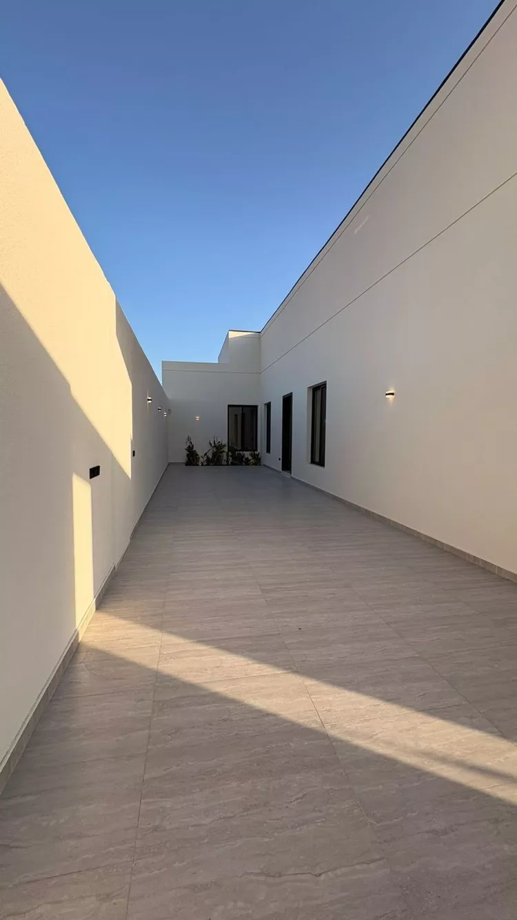 Floor for Sale in Medina Al Jassah 11