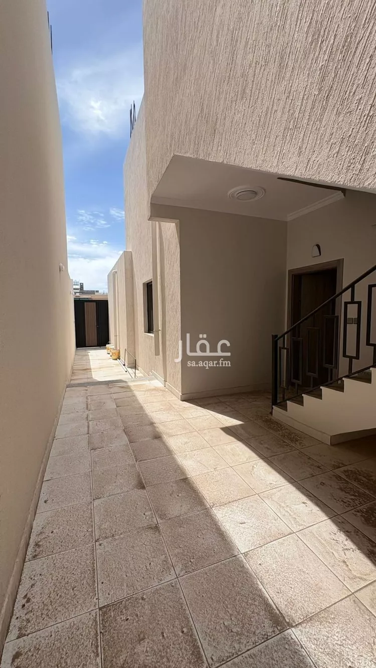 دور للبيع في شارع عبدالرحمن ابن عبدالجبار الفامي, حي أبوكبير, مدينة المدينة المنورة, منطقة المدينة المنورة