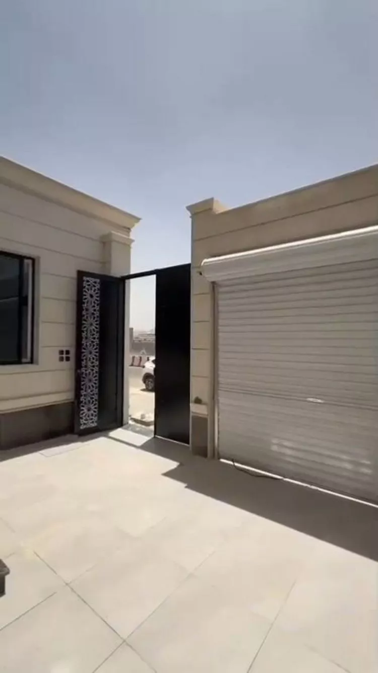 فيلا للبيع في شارع قرة العين ابنت عبادة, حي الصناعية, مدينة المدينة المنورة, منطقة المدينة المنورة صورة 2