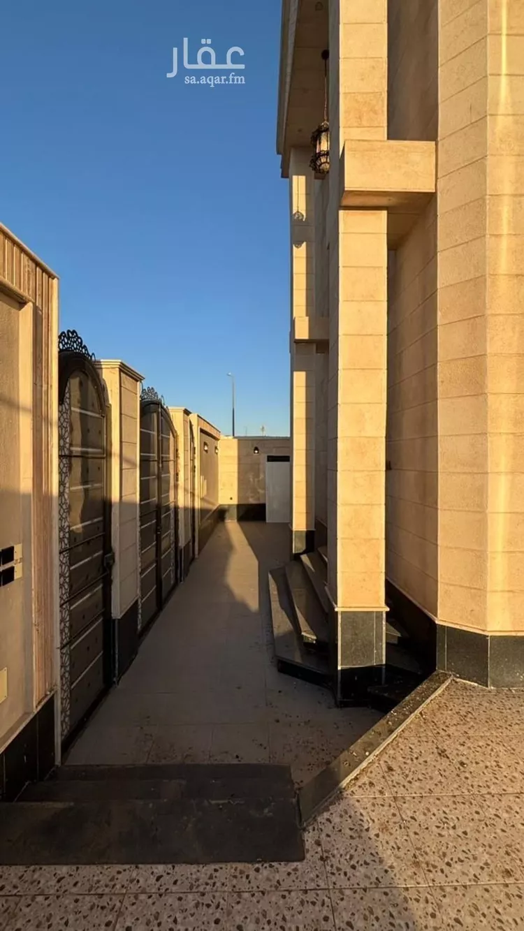 فيلا للبيع في شارع عباد الشيباني, حي الصناعية, مدينة المدينة المنورة, منطقة المدينة المنورة صورة 3