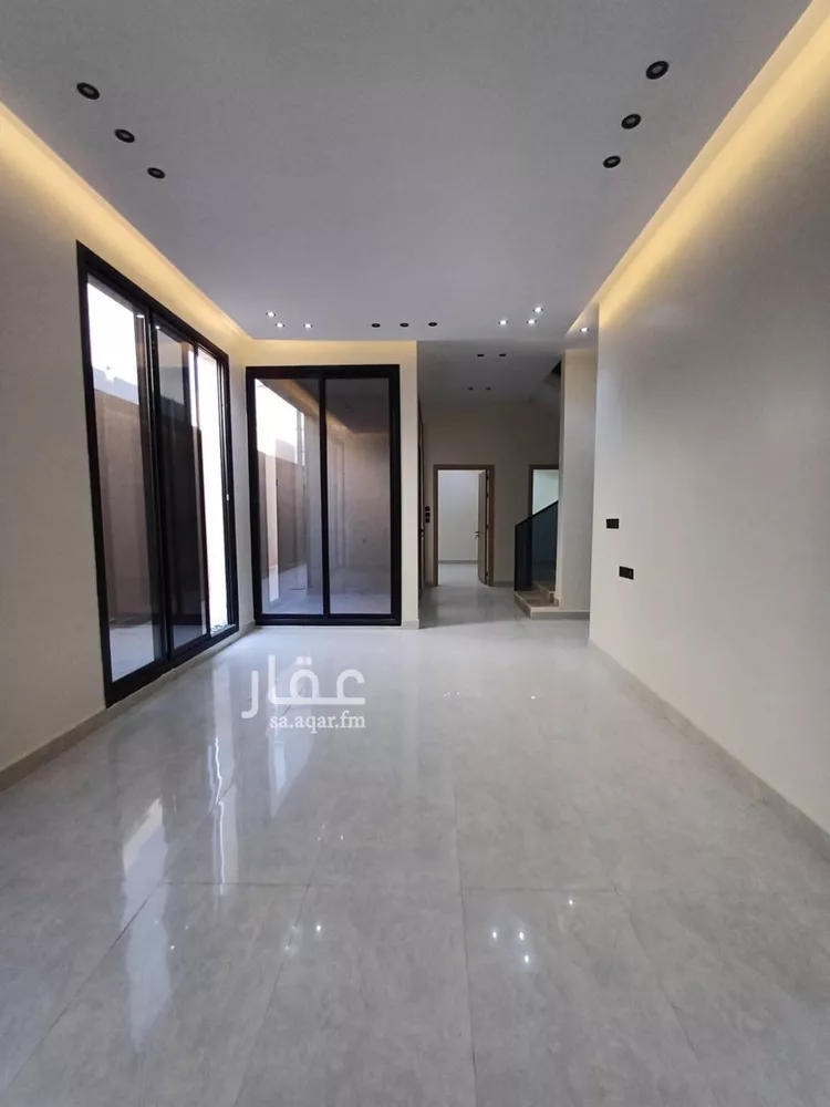 فيلا للبيع في شارع إبراهيم بن حسين, حي الرمال, مدينة الرياض, منطقة الرياض صورة 2