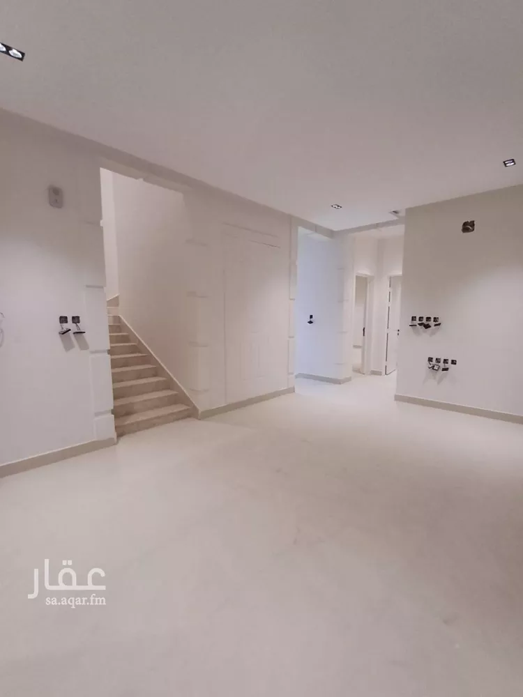 فيلا للبيع في شارع ابن الصقر, حي الخليج, مدينة الرياض, منطقة الرياض صورة 2