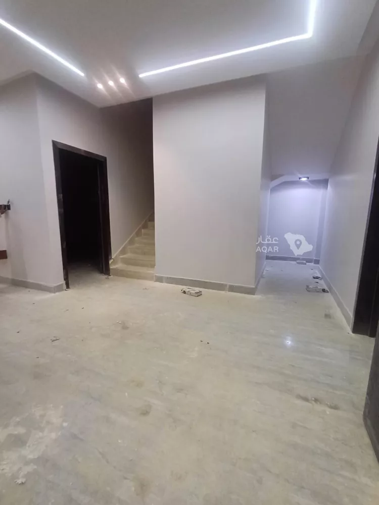 فيلا للبيع في شارع الحديدة, حي النظيم, مدينة الرياض, منطقة الرياض 5