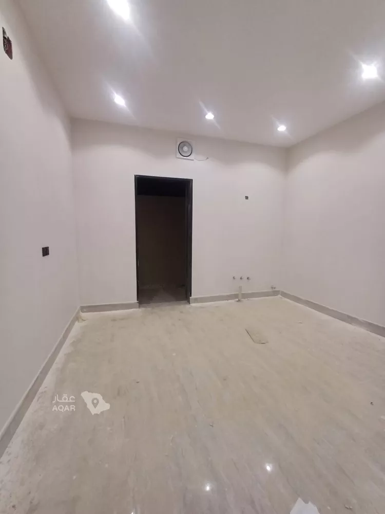 فيلا للبيع في شارع الحديدة, حي النظيم, مدينة الرياض, منطقة الرياض 7