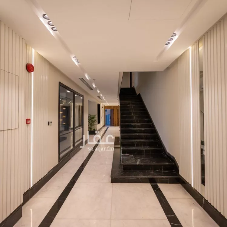 فيلا للبيع في شارع جرير بن عبدالله البجلي, حي مغرزات, مدينة الرياض, منطقة الرياض صورة 4