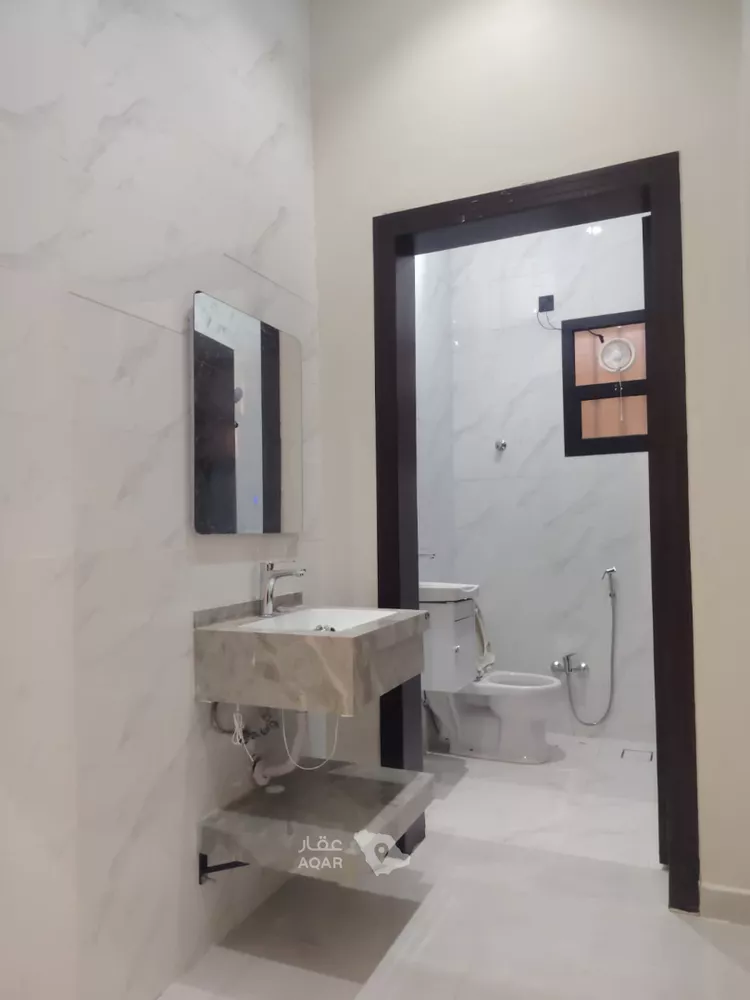 Floor for Sale in Thadiq Al Janadriyah 11