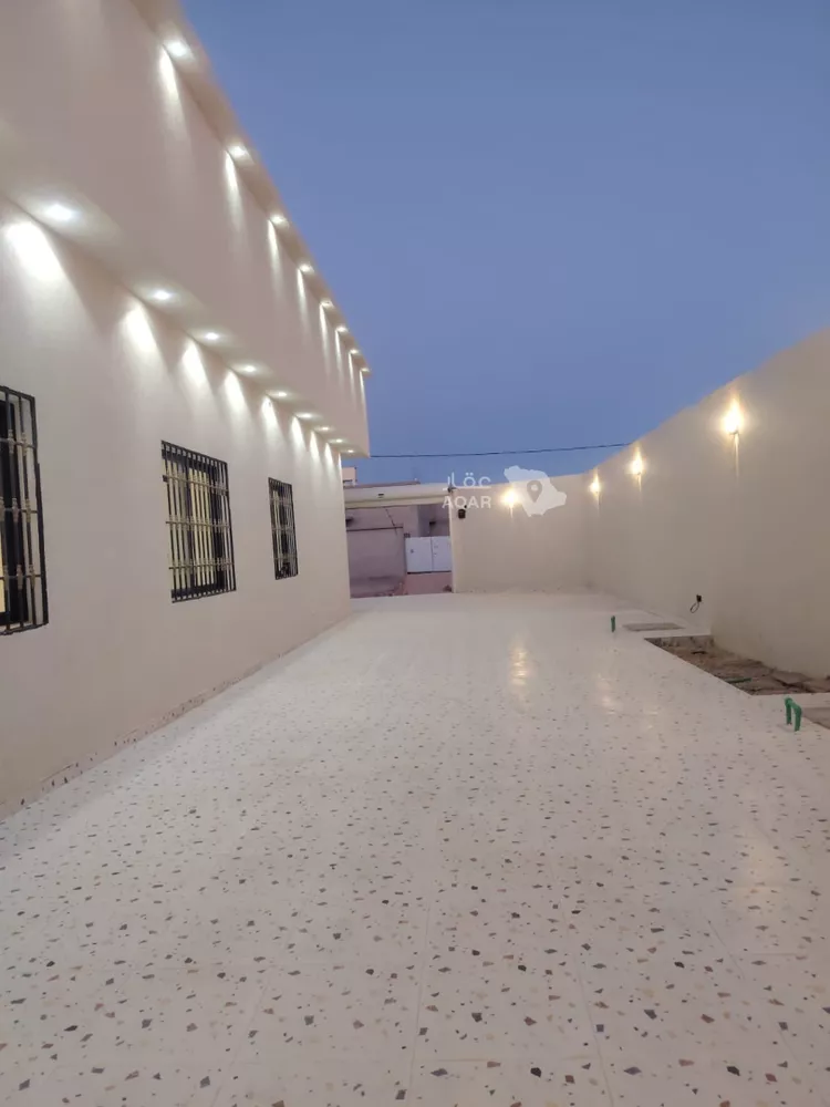 Floor for Sale in Thadiq Al Janadriyah 12