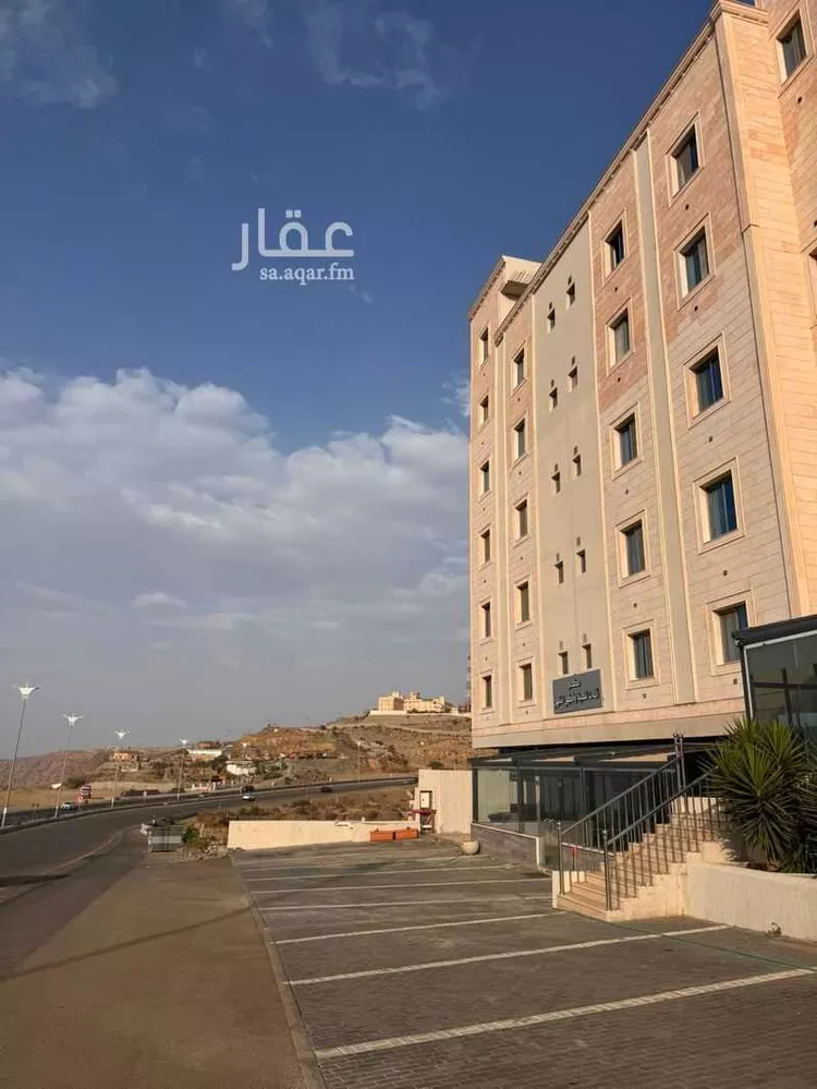 مجمع للإيجار في شارع طريق الملك عبدالعزيز, حي الروضة, مدينة الباحة, منطقة الباحة