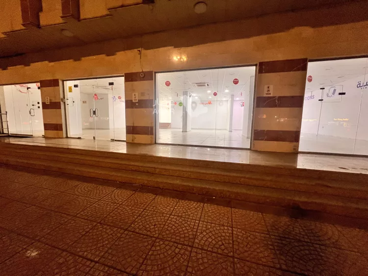 محل للإيجار في شارع طريق صلاح الدين الايوبي, حي السد, مدينة المدينة المنورة, منطقة المدينة المنورة 4