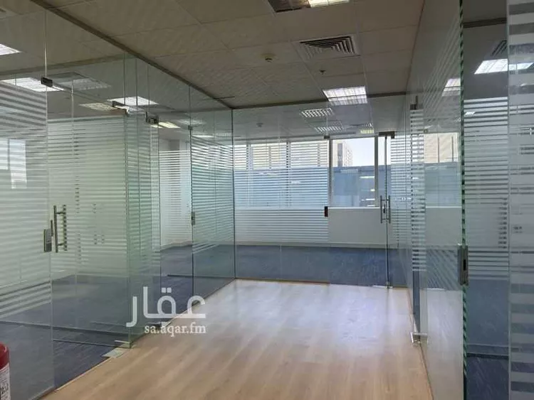 مكتب تجاري للإيجار في شارع الملك فهد الفرعي, حي المحمدية, مدينة الرياض, منطقة الرياض صورة 5