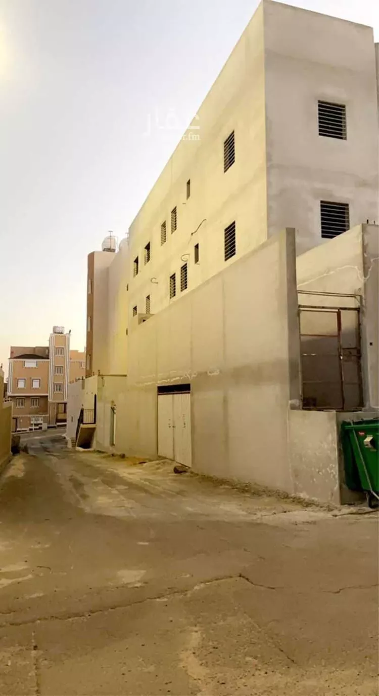 عمارة للبيع في شارع 87 الشرقية ، حي الشرفية ، أبها ، منطقة عسير صورة 2