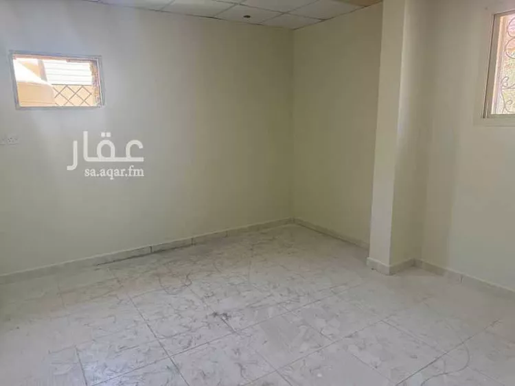 شقة للإيجار في شارع شارع احمد بن حنبل, حي العزيزية, مدينة الخفجي, المنطقة الشرقية
