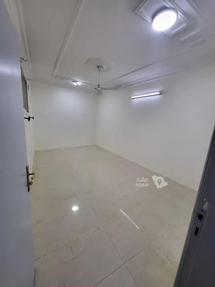 شقة للإيجار في شارع عيينه ابن اسماء, حي الهلال, مدينة بريدة, منطقة القصيم صورة 4