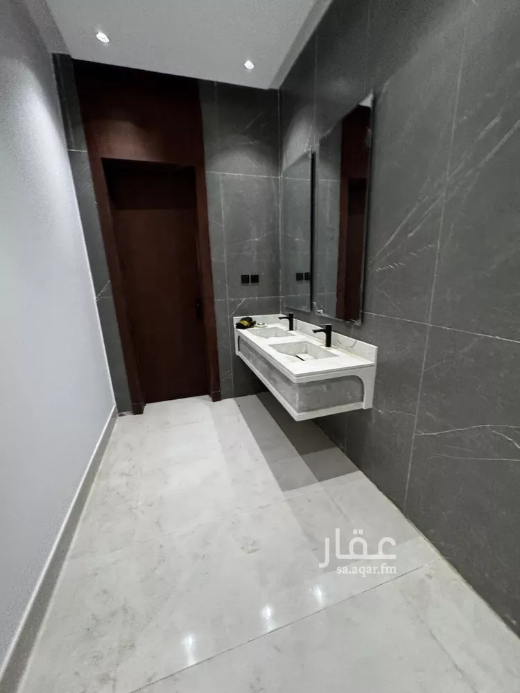 دور للبيع في شارع احمد قاري, حي طويق, مدينة الرياض, منطقة الرياض صورة 2