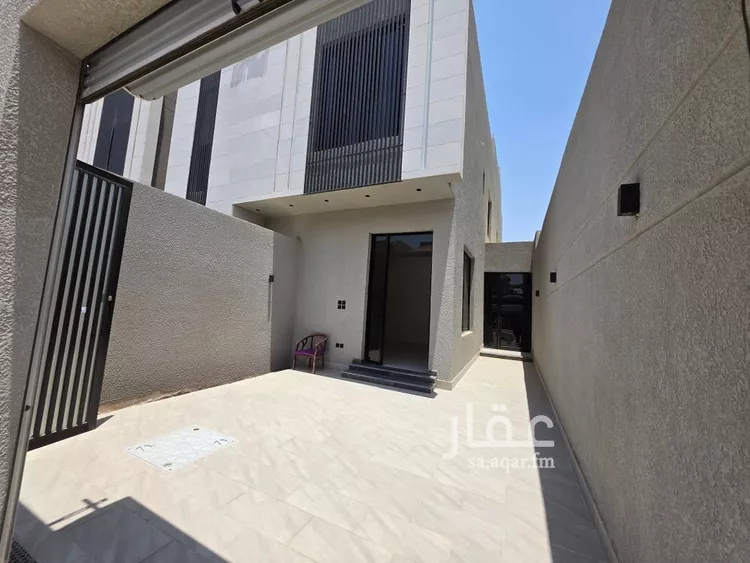 Floor for Sale in Riyadh Al Yarmouk 6