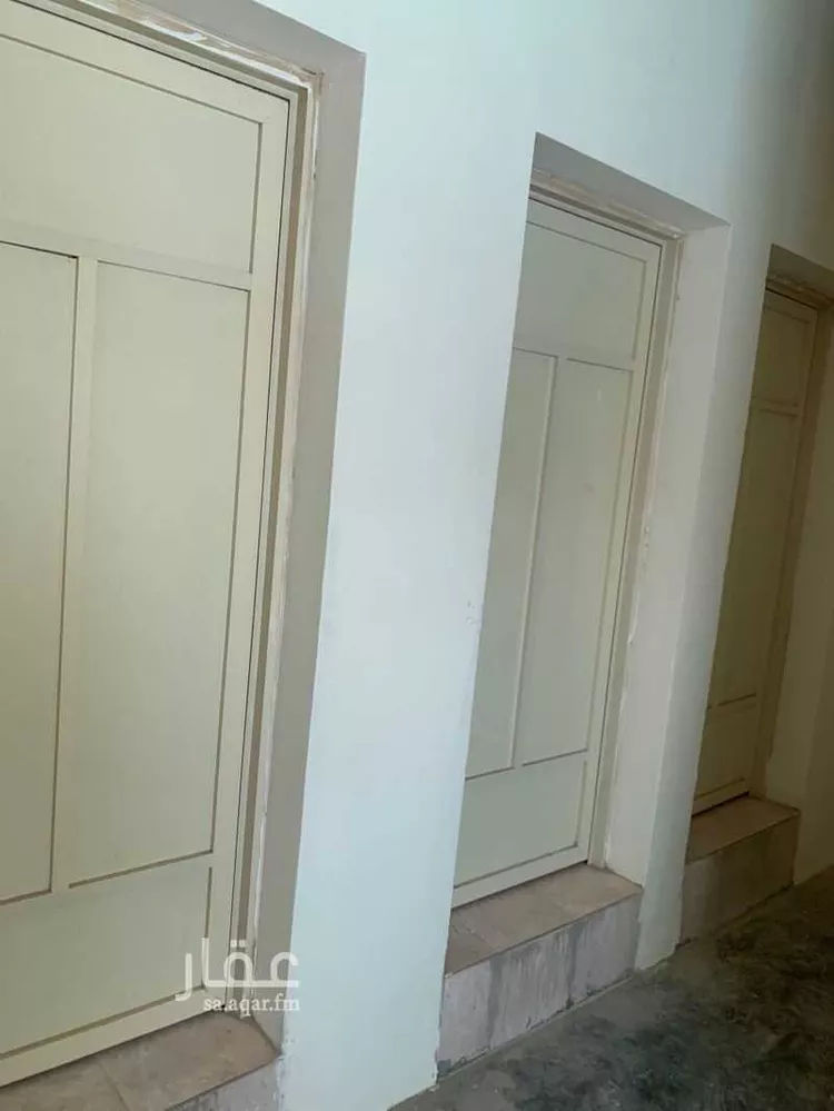 عمارة للإيجار في شارع 2326795, حي الواحة, مدينة بقيق, المنطقة الشرقية صورة 2