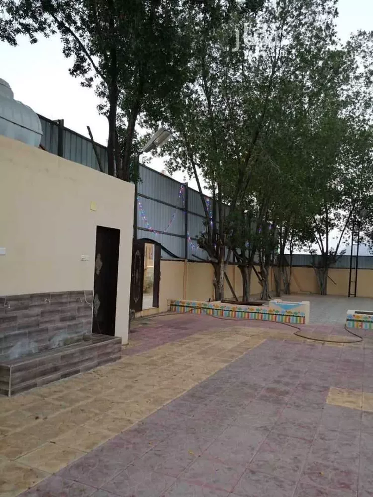 استراحة للبيع في شارع اسماعيل بن يوسف, حي الخالدية, مدينة محائل, منطقة عسير صورة 3