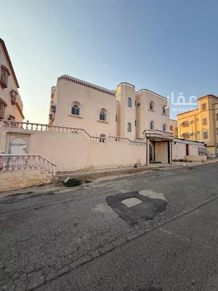 عمارة للبيع في شارع سراقة بن مالك, حي الضرس, مدينة محائل, منطقة عسير صورة 2