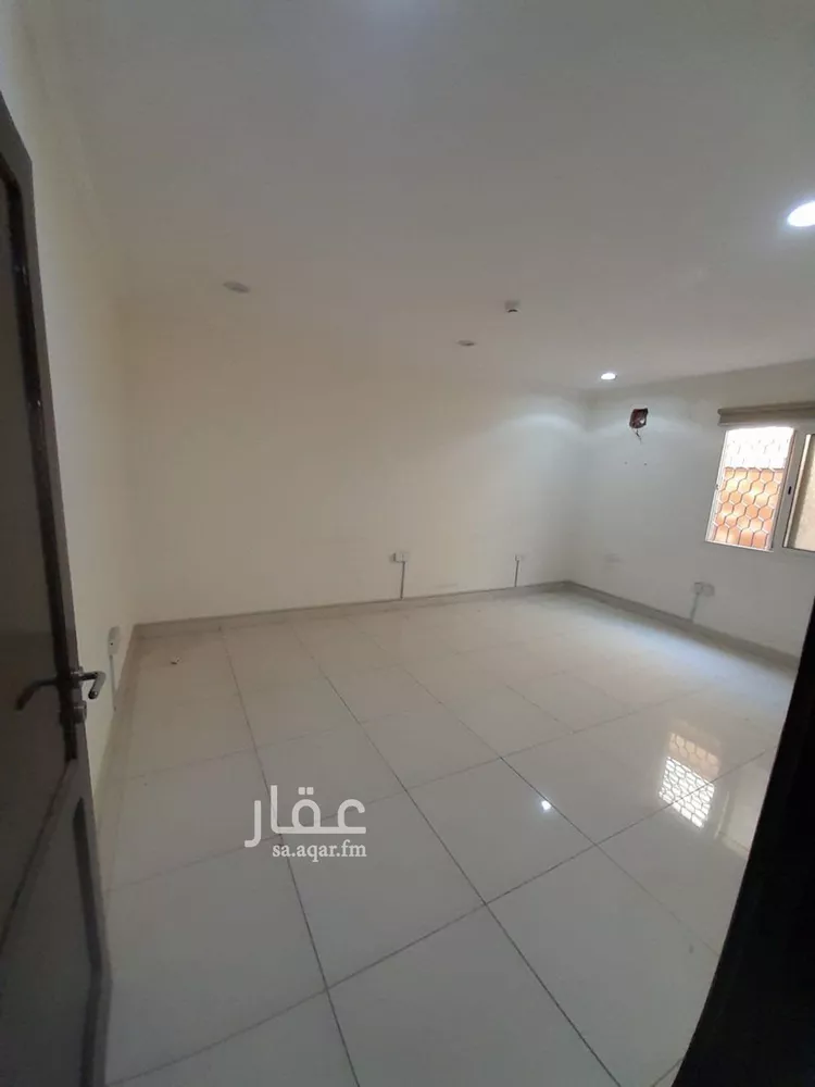 مكتب تجاري للإيجار في شارع ابي بكر الصديق الفرعي, حي المرسلات, مدينة الرياض, منطقة الرياض