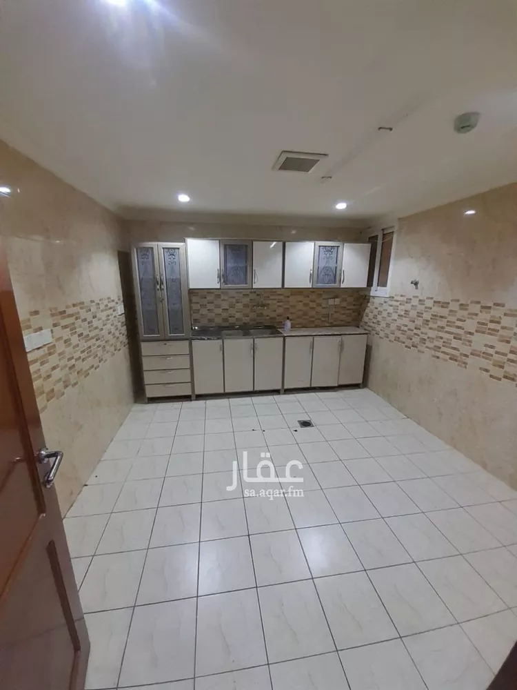 مكتب تجاري للإيجار في شارع ابي بكر الصديق الفرعي, حي المرسلات, مدينة الرياض, منطقة الرياض صورة 3