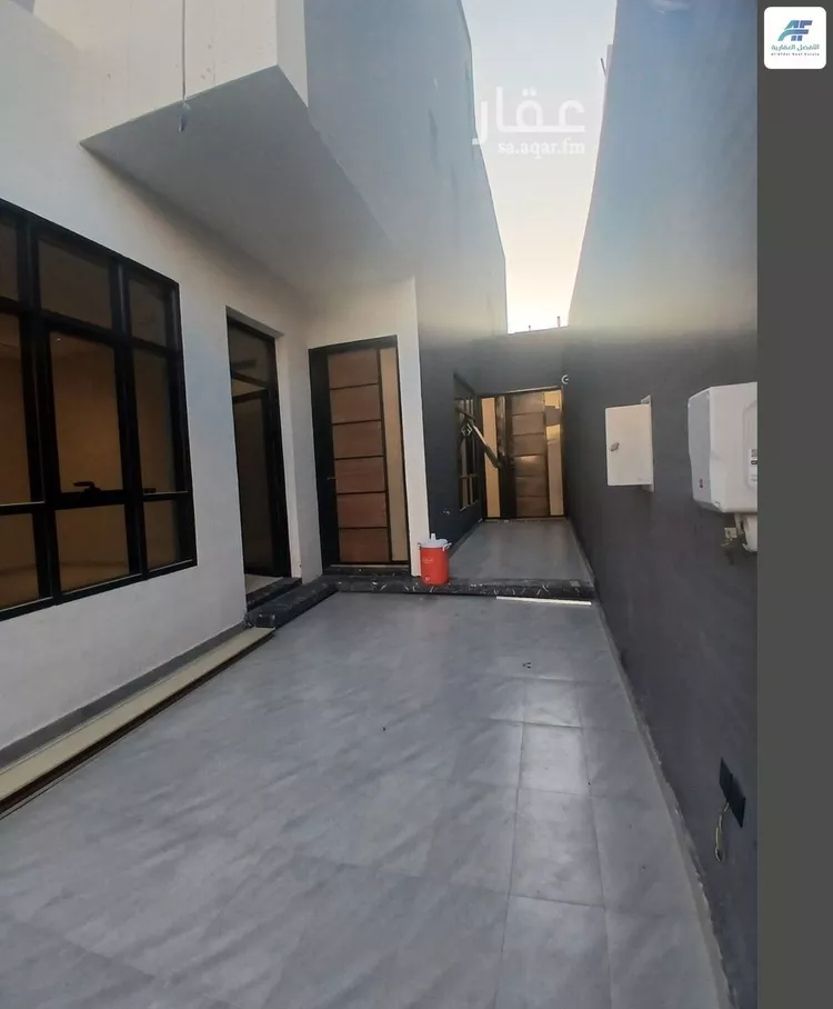 Floor for Sale in Riyadh Ar Rimal 7