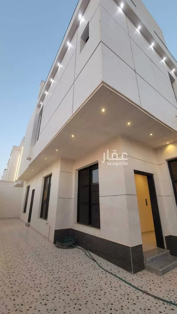 فيلا للبيع في شارع عبدالحي كمال, حي المعيزيلة, مدينة الرياض, منطقة الرياض