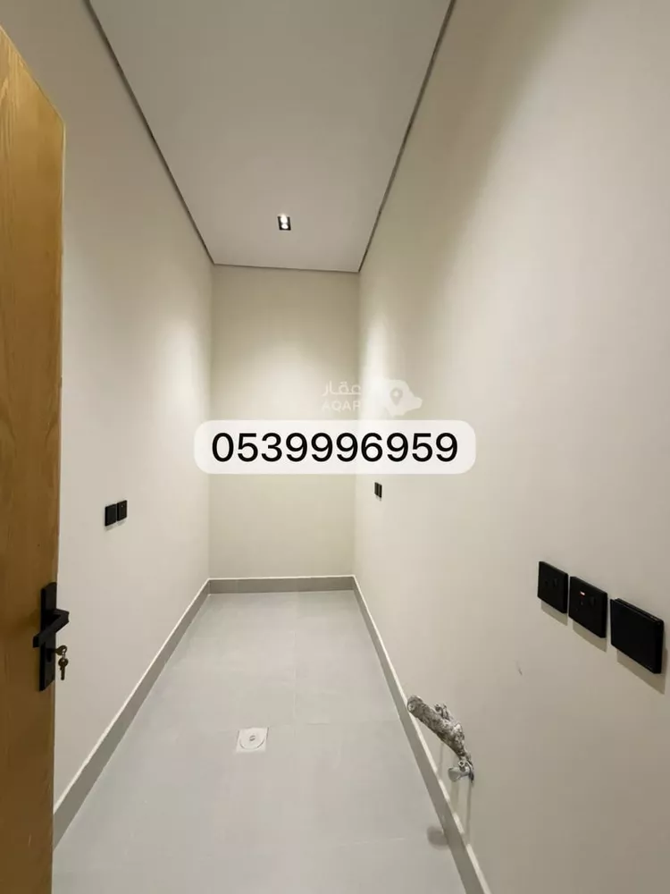 Floor for Sale in Riyadh Dirab 10