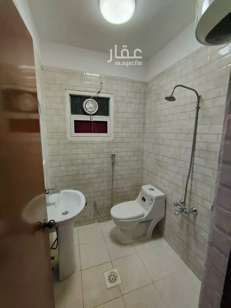 فيلا للإيجار في شارع جندب بن كعب, حي الضباط, مدينة الرياض, منطقة الرياض صورة 2