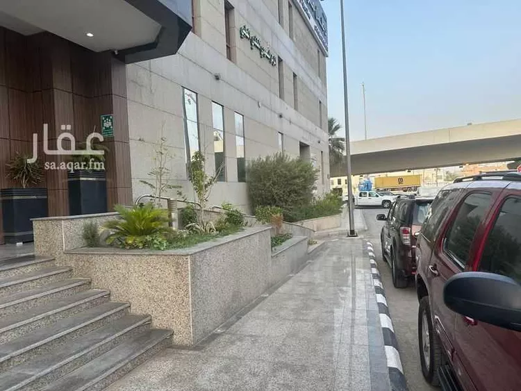 مكتب تجاري للإيجار في شارع التخصصي ، حي المعذر الشمالي ، الرياض ، منطقة الرياض صورة 2