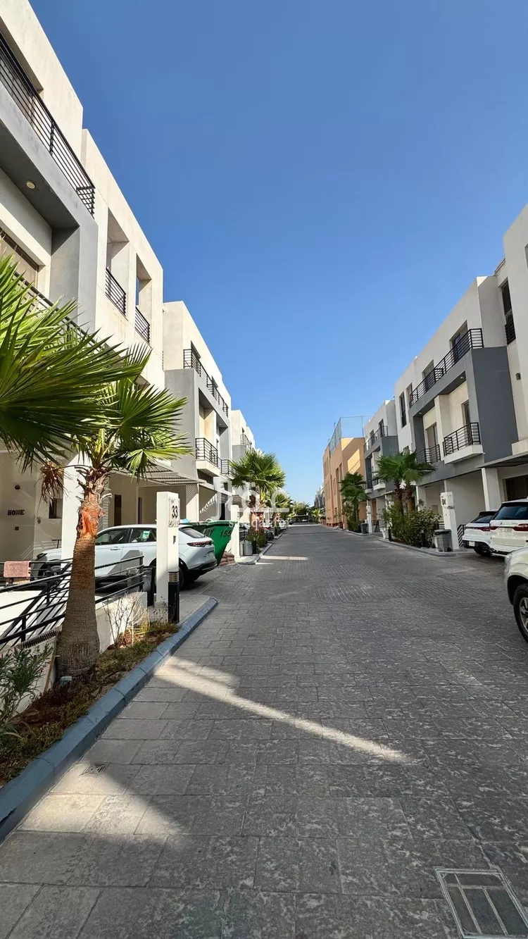 فيلا للبيع في شارع عبيد بن التيهان, حي قرطبة, مدينة الخبر, المنطقة الشرقية 13