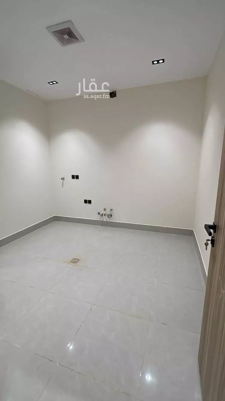 دور للبيع في شارع الميناء, حي الندوة, مدينة الرياض, منطقة الرياض 7