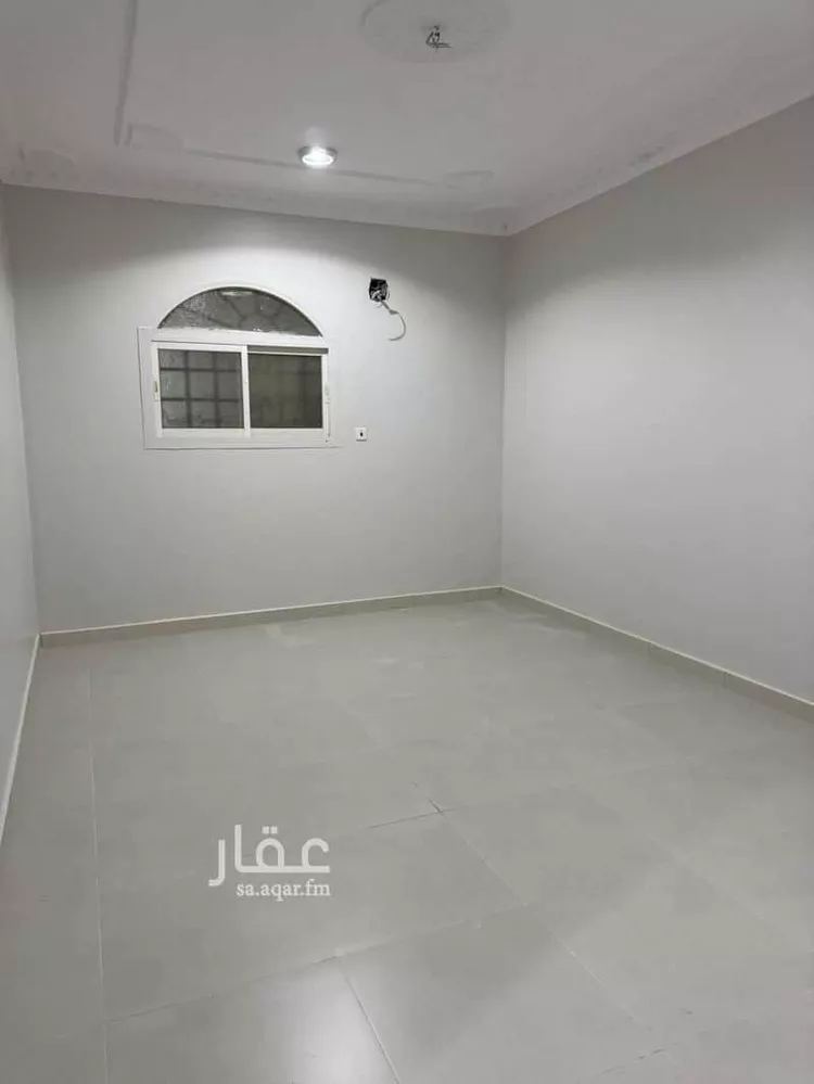 عمارة للإيجار في شارع علي بن عبدالكريم, حي إشبيلية, مدينة الرياض, منطقة الرياض