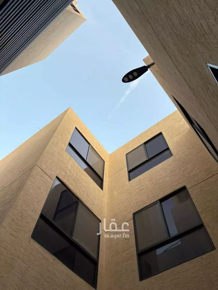 فيلا للبيع في شارع عمر يوسف المقرئ, حي المهدية, مدينة الرياض, منطقة الرياض 10