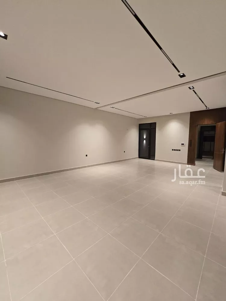 Floor for Sale in Riyadh Al Yarmouk 10